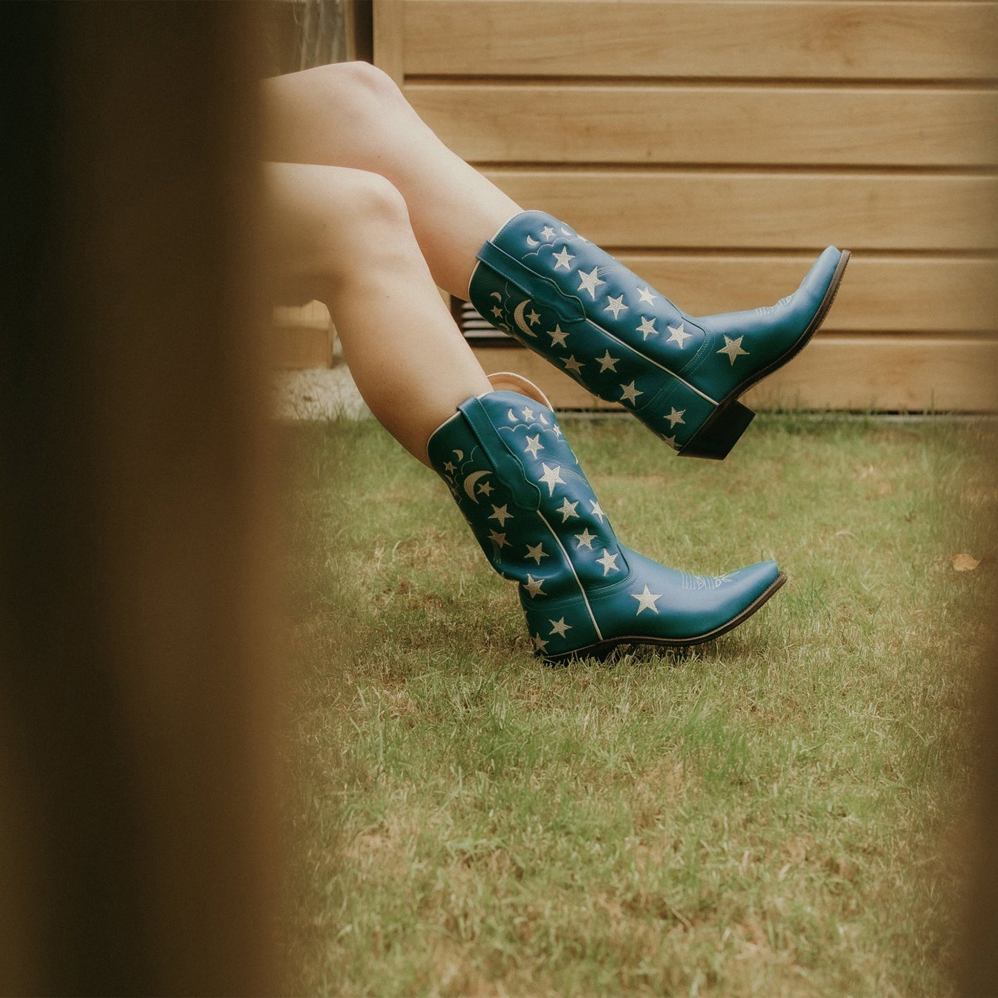 Blue Snip-Toe Stars And Moons Embroidery Mid Calf Cowgirl Boots
