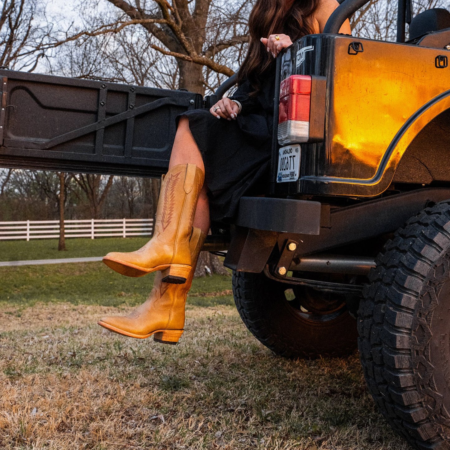 Tan Round-Toe Embroidery Classic Mid Calf Cowgirl Boots