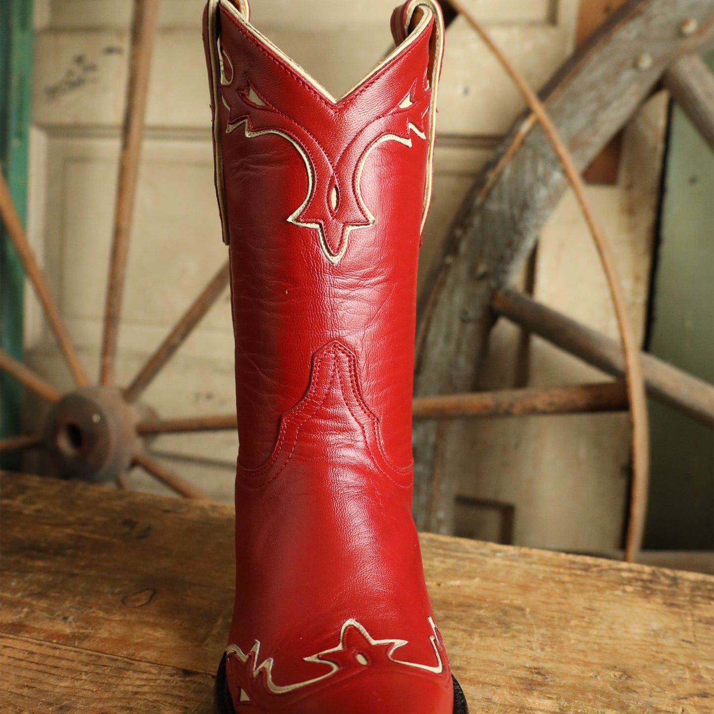 Red Snip-Toe Chic Inlay Mid Calf Classic Cowgirl Boots
