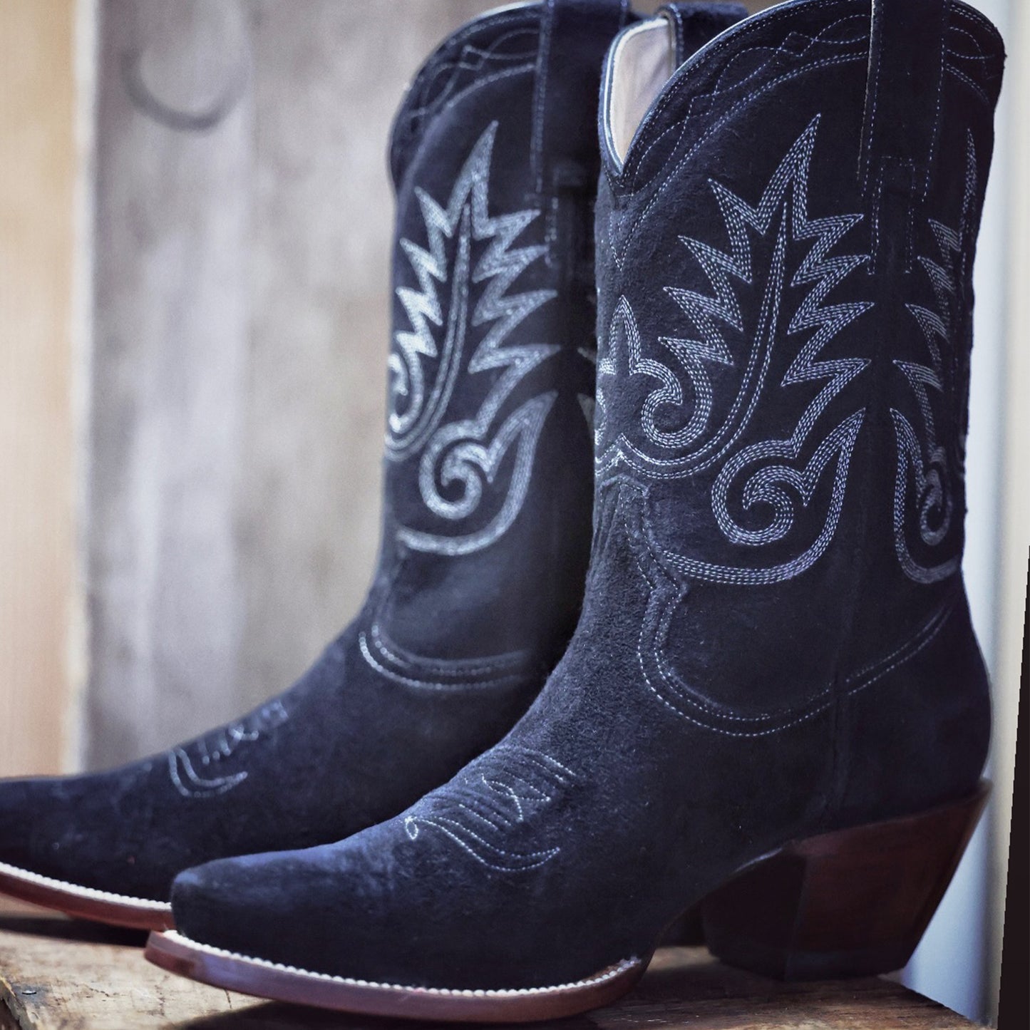 Ingido Faux suede Snip-Toe Chic Embroidery Western Ankle Cowgirl Boots