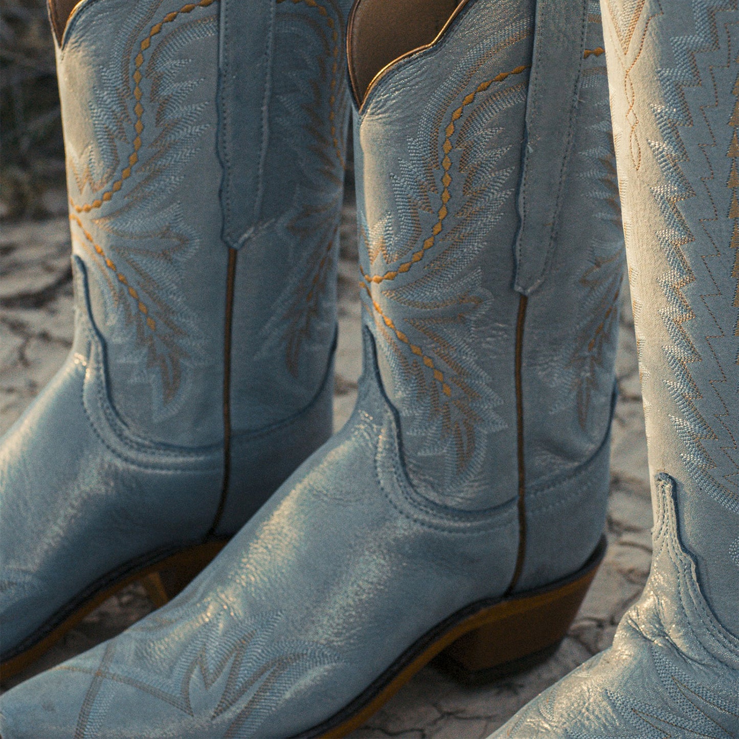 Metallic Blue Snip-Toe Western Embroidery Mid Calf Chic Cowgirl Boots