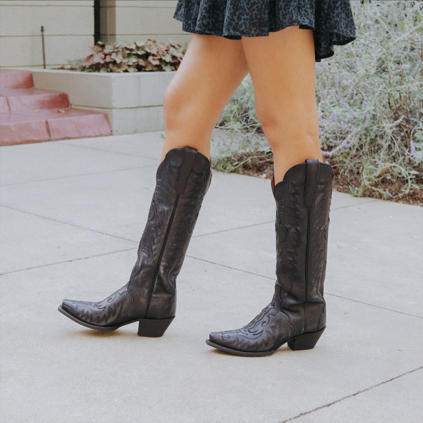 Black Snip-Toe Chic Embroidery And Appliques Wide Calf Knee High Cowgirl Boots