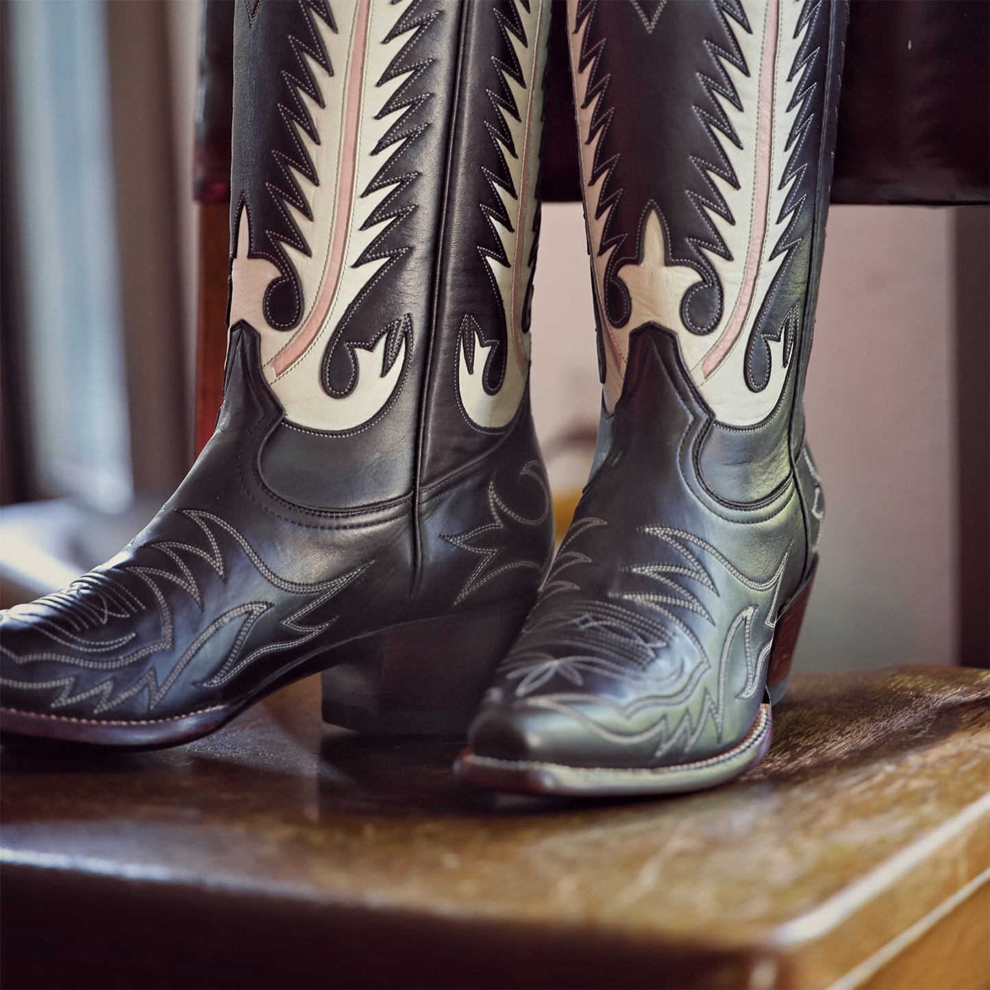 Black Snip-Toe Embroidery And Inlay Mid Calf Cowgirl Boots