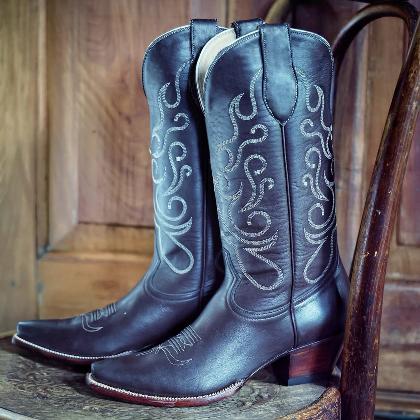 Brown Snip-Toe Curving Embroidery Mid Calf Cowgirl Boots